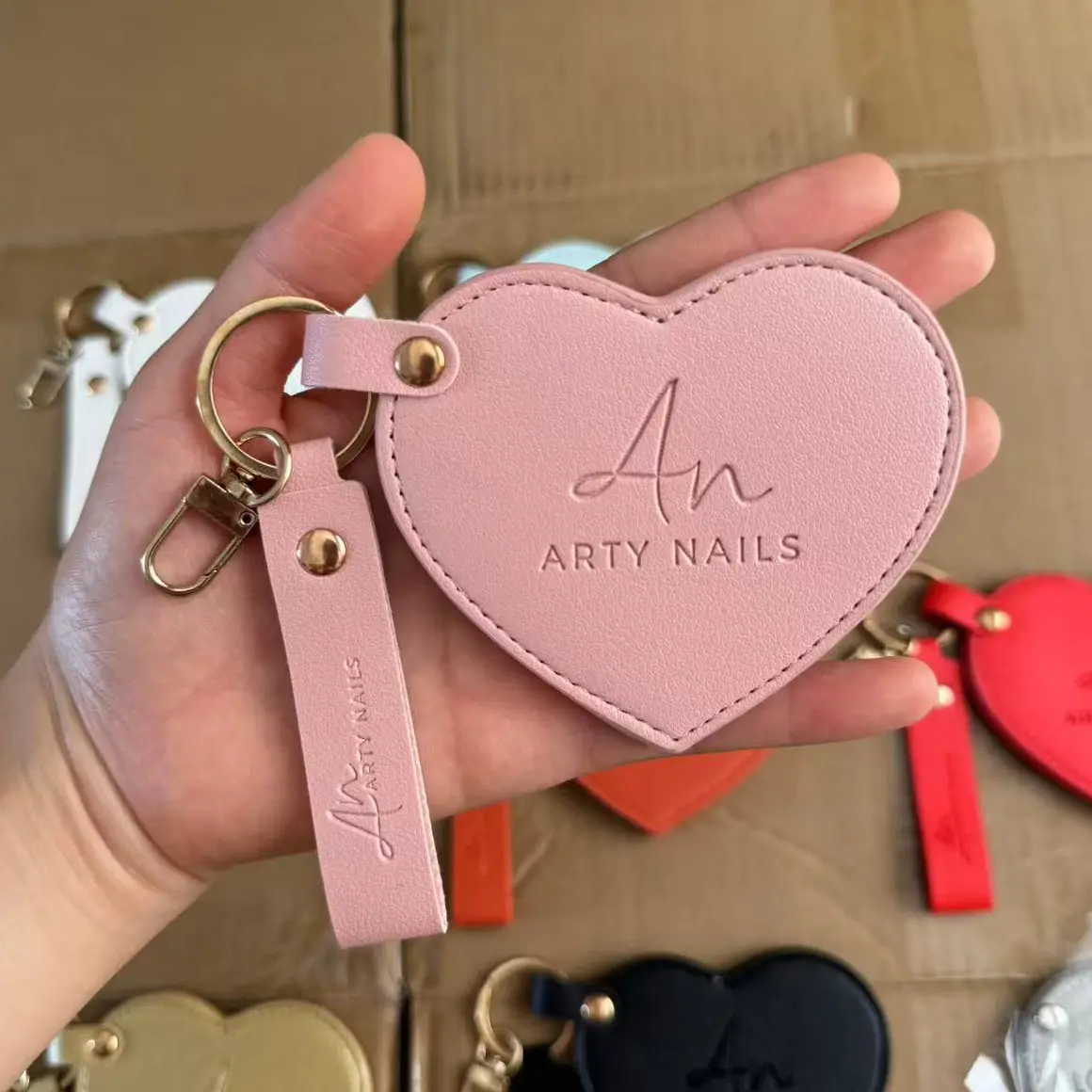 Zonyin Valentine's Day Gift Heart Shaped Makeup Keychain Mirror Pu Leather HD Glass Custom Travel Pocket Mirrors for Women Girls