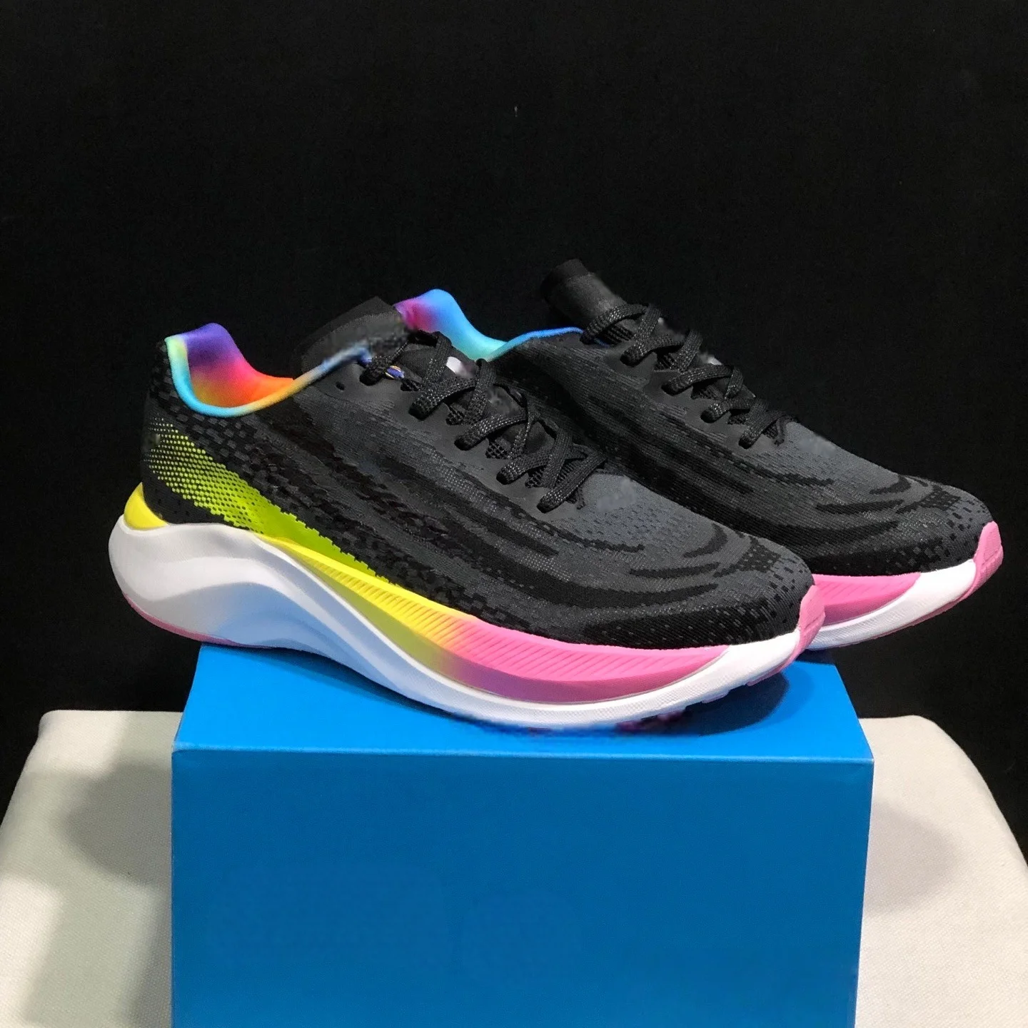 Breathable Ultra Light Sports Running Shoes Casual Carbon with Thick Sole Fashionable Outdoor Walking Style Shoes